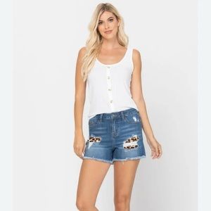 Judy Blue Mid-Rise Leopard Patch Shorts- Size Medium